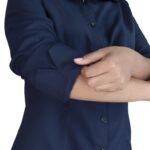 Camisa feminina social manga 3/4 oxfordine preto - Imagem 3