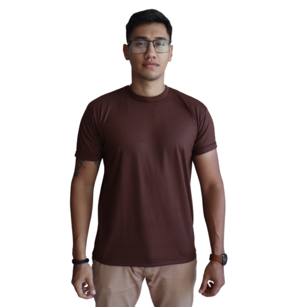 Camiseta masculina clássica manga curta gola careca meia malha pes marrom