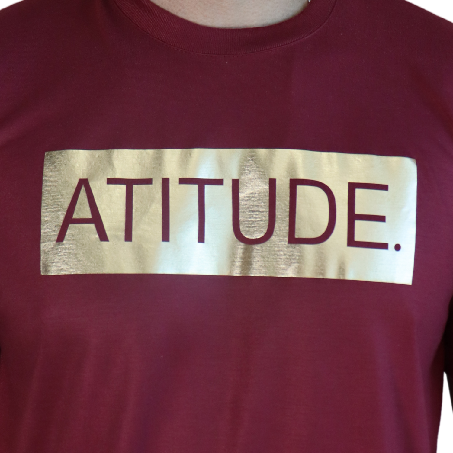 2 Camiseta masculina Atitude malha PV vinho vinil dourado - Imagem 2