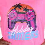 Camiseta feminina Holiday Gamers malha pv rosa neon - Imagem 2